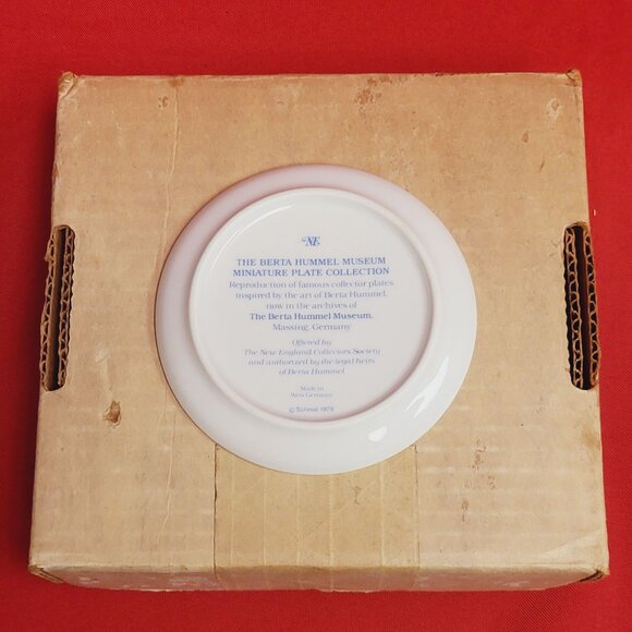 Schmid Berta Hummel Museum Miniature Plate Collection 1979 - Picture 3 of 10